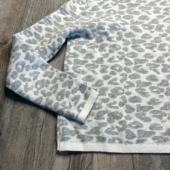 Ann Taylor Loft Grey and White Mock Neck Leopard Sweater, size Medium - Picture 10 of 11